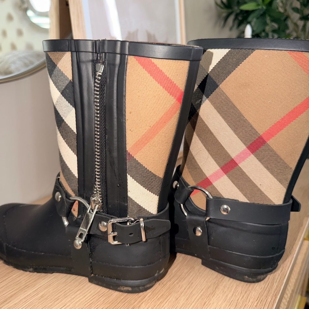 Burberry Boots - Picture 2 of 4